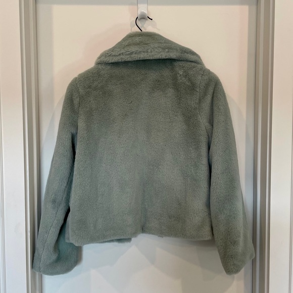 NWOT Charlie holiday faux fur coat ✨ - Picture 9 of 10